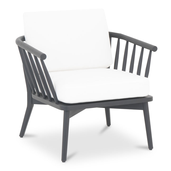 Timeless Rattan Lounge Chair for Outdoor Elegance
