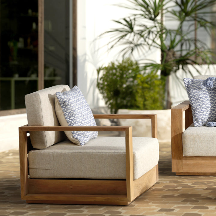 Breezy Retreat Outdoor Sun Lounger