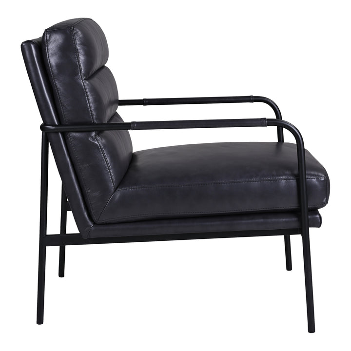 Vintage-Inspired Leather Armchair with Modern Twist
