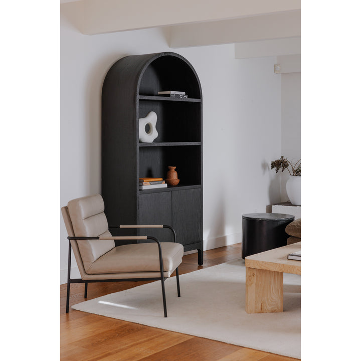 Vintage-Inspired Leather Armchair with Modern Twist