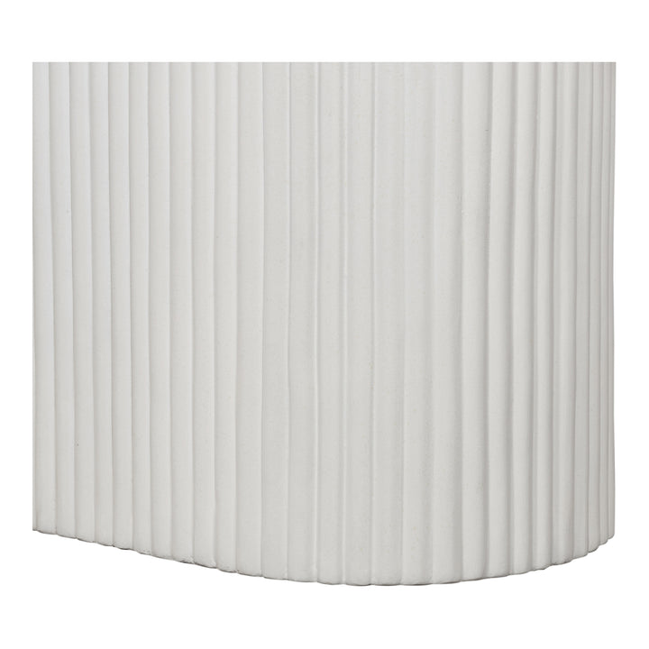 Sun-soaked Gathering Hub: Modern Outdoor Concrete Dining Table