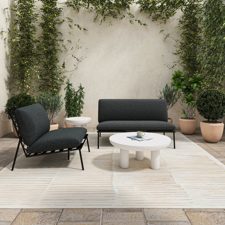 Breezy Crisscross Outdoor Seat: Weatherproof Elegance
