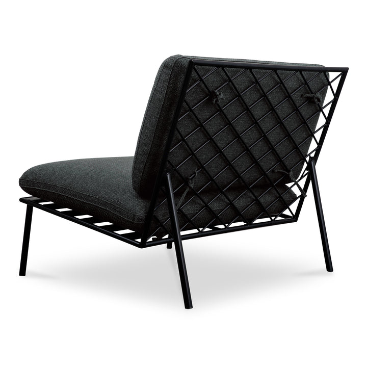 Breezy Crisscross Outdoor Seat: Weatherproof Elegance