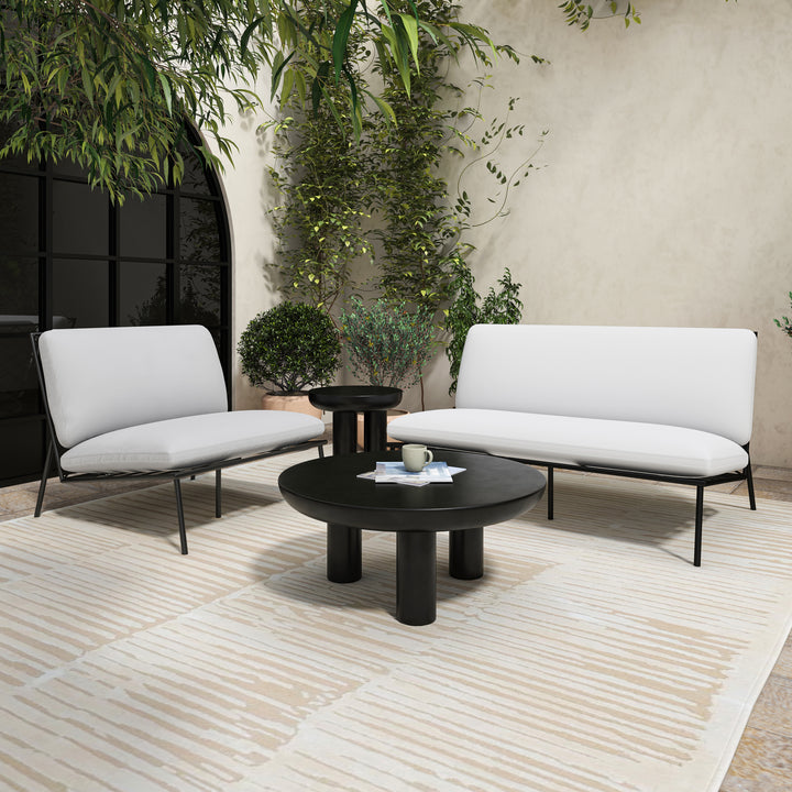 Breezy Crisscross Outdoor Seat: Weatherproof Elegance