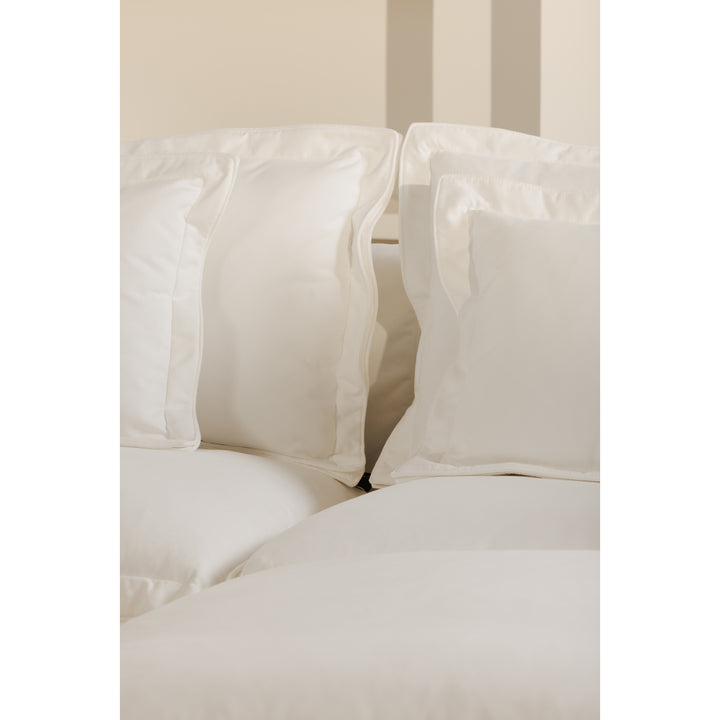 Timeless Right Arm Lounger with LiveSmart Performance Fabric