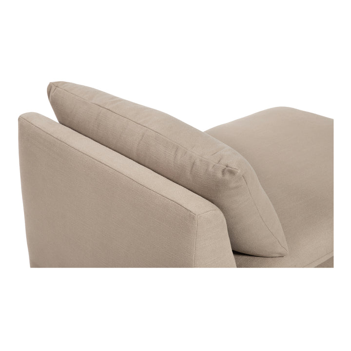 Retro-Chic Lounger with Padded Legs