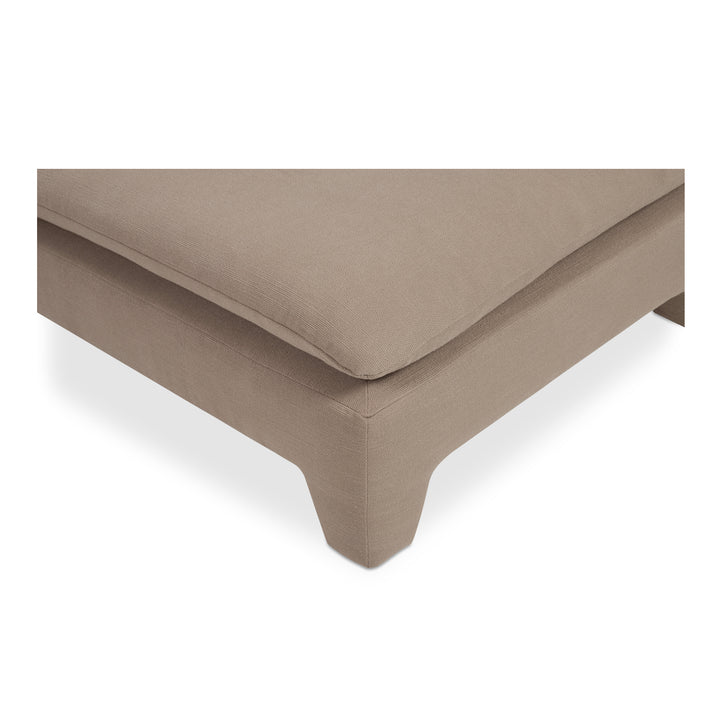 Retro-Chic Lounger with Padded Legs