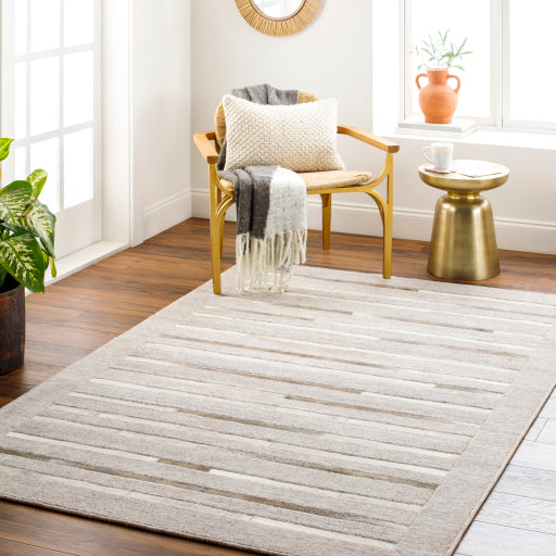Elegant Essence Handcrafted Rug
