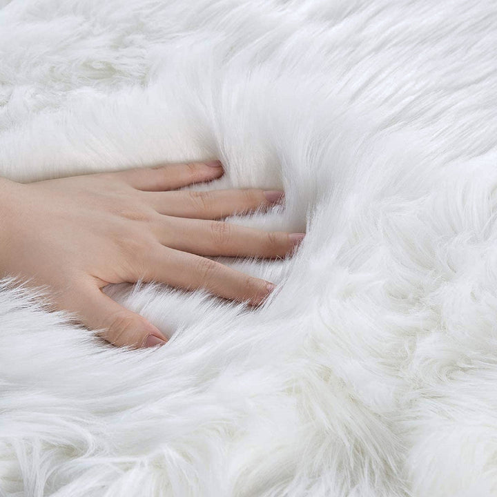 Kayzlynn Shag Faux Sheepskin White Rug Everly Quinn Rug Size: Round 3'