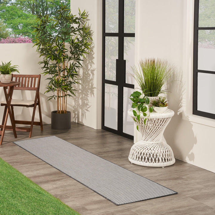 Leia Ivory/Charcoal Gray Indoor / Outdoor Area Rug Sand & Stable™ Rug Size: Runner 2'2" x 8'