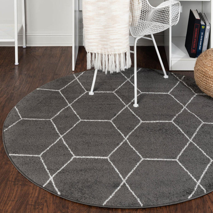 Debrodie Geometric Dark Gray Area Rug George Oliver Rug Size: Round 3'