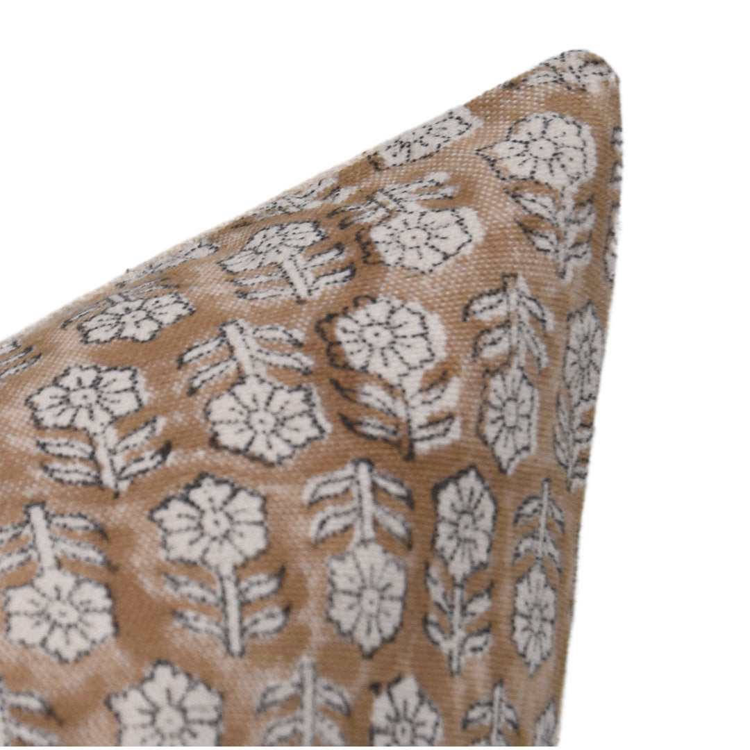 Floral Cotton Indoor/Outdoor Pillow Cover Fabdivine Size: 14"H x 14"W