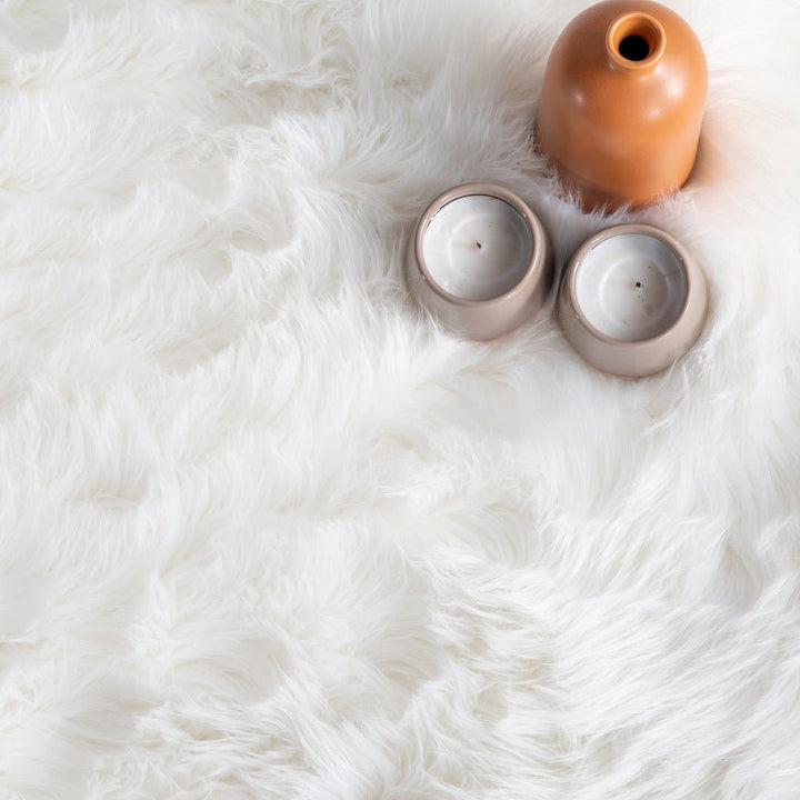 Kayzlynn Shag Faux Sheepskin White Rug Everly Quinn Rug Size: Round 3'