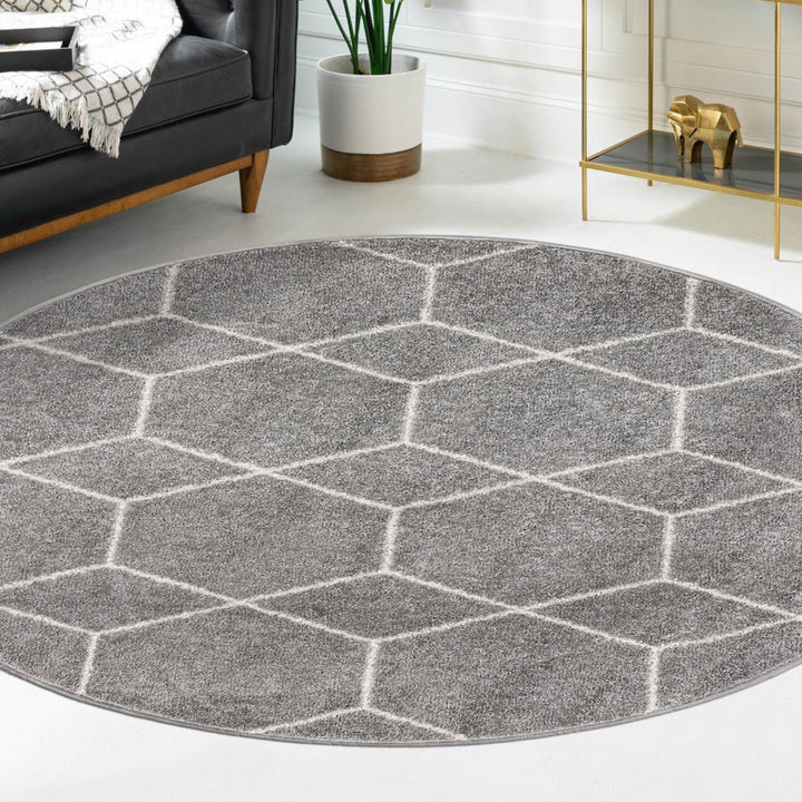 Debrodie Geometric Light Gray Area Rug George Oliver Rug Size: Round 3'