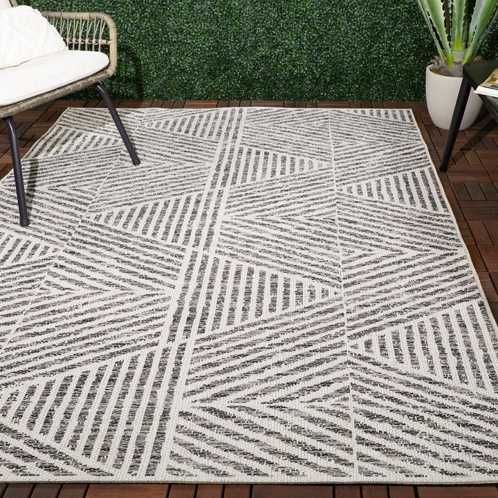 Silva Geometric Gray/White Indoor / Outdoor Area Rug AllModern Rug Size: Rectangle 7'10" x 10'