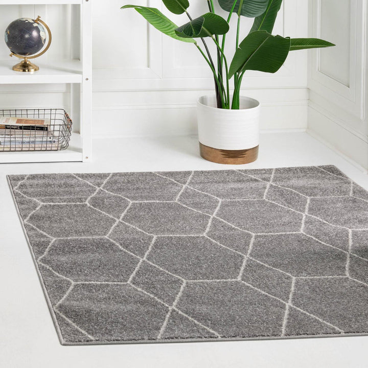 Debrodie Geometric Light Gray Area Rug George Oliver Rug Size: Square 3'