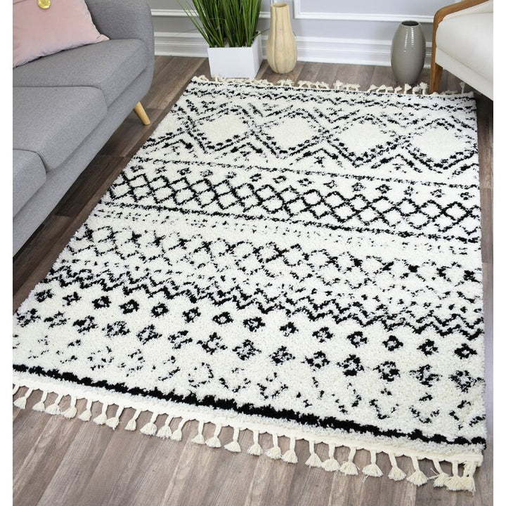 Reena White Black Area Rug-8'x10'