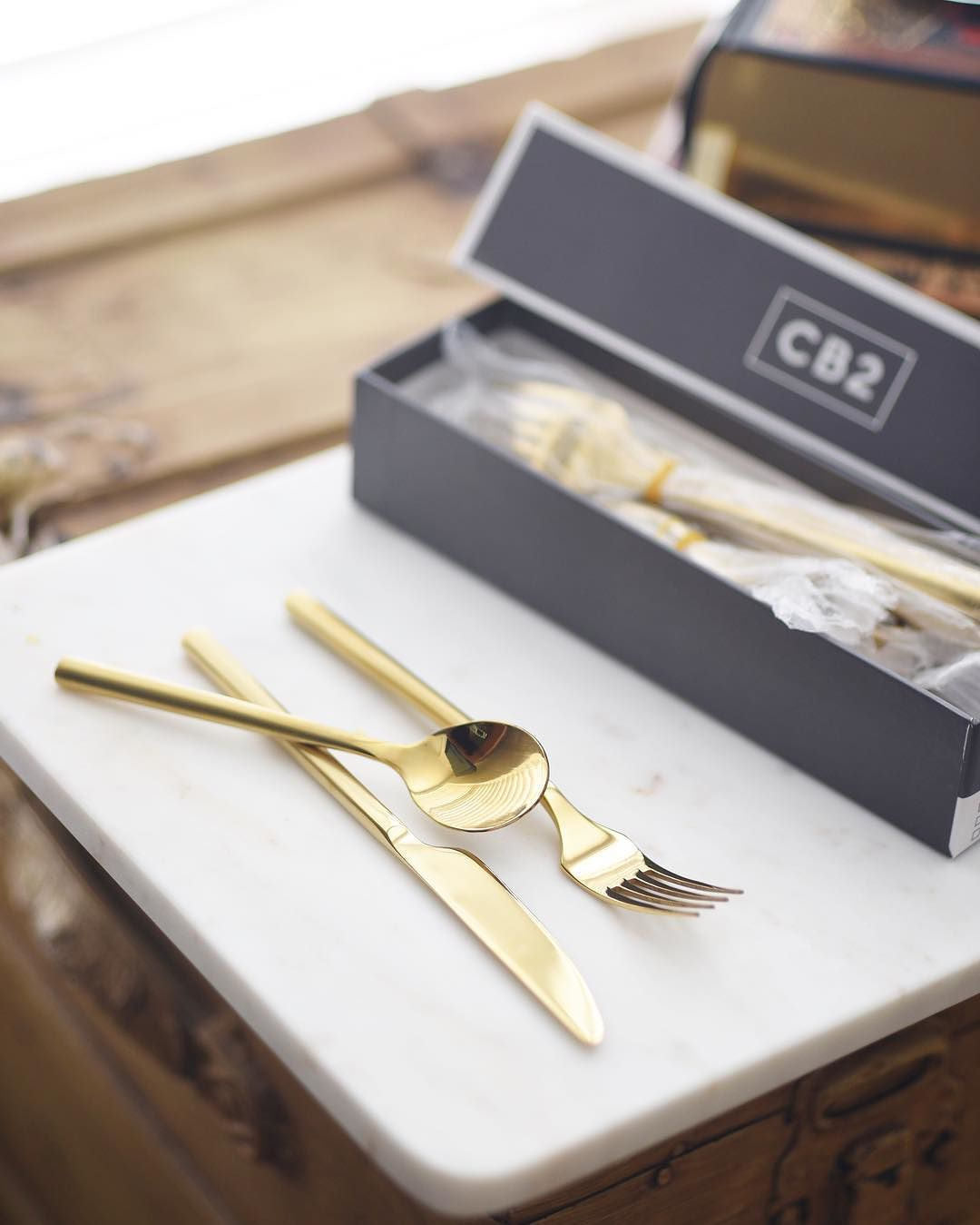 20 PIECE RUSH BRUSHED GOLD FLATWARE SET knife