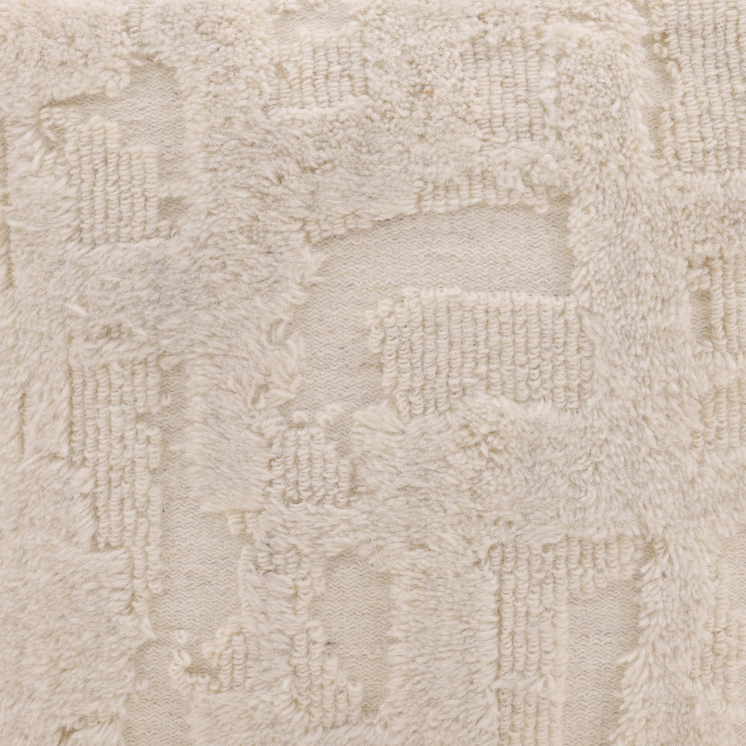 Cozy Snowball Lounger in Soft Ivory