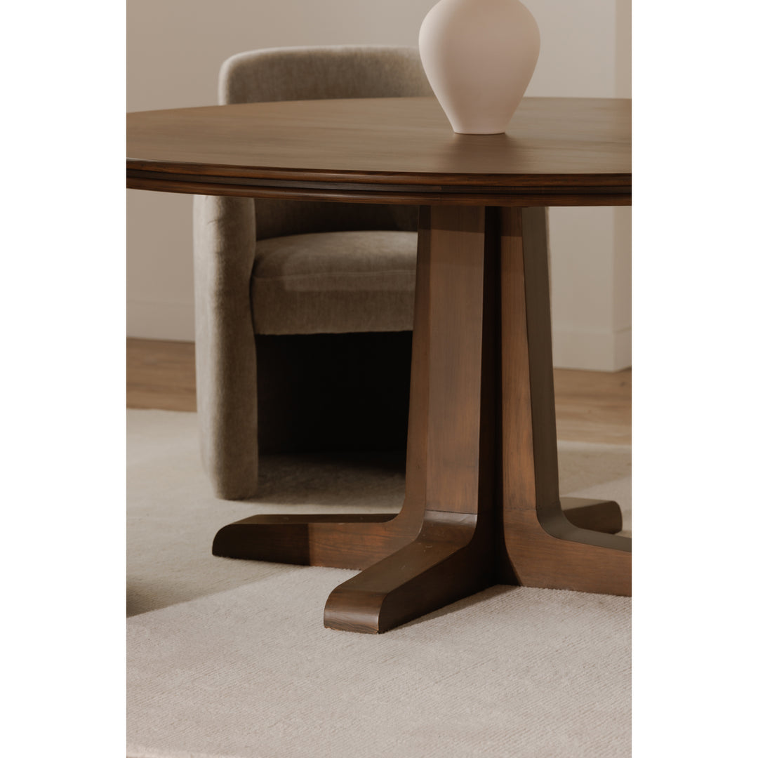Elegant Vintage-Inspired Dining Table