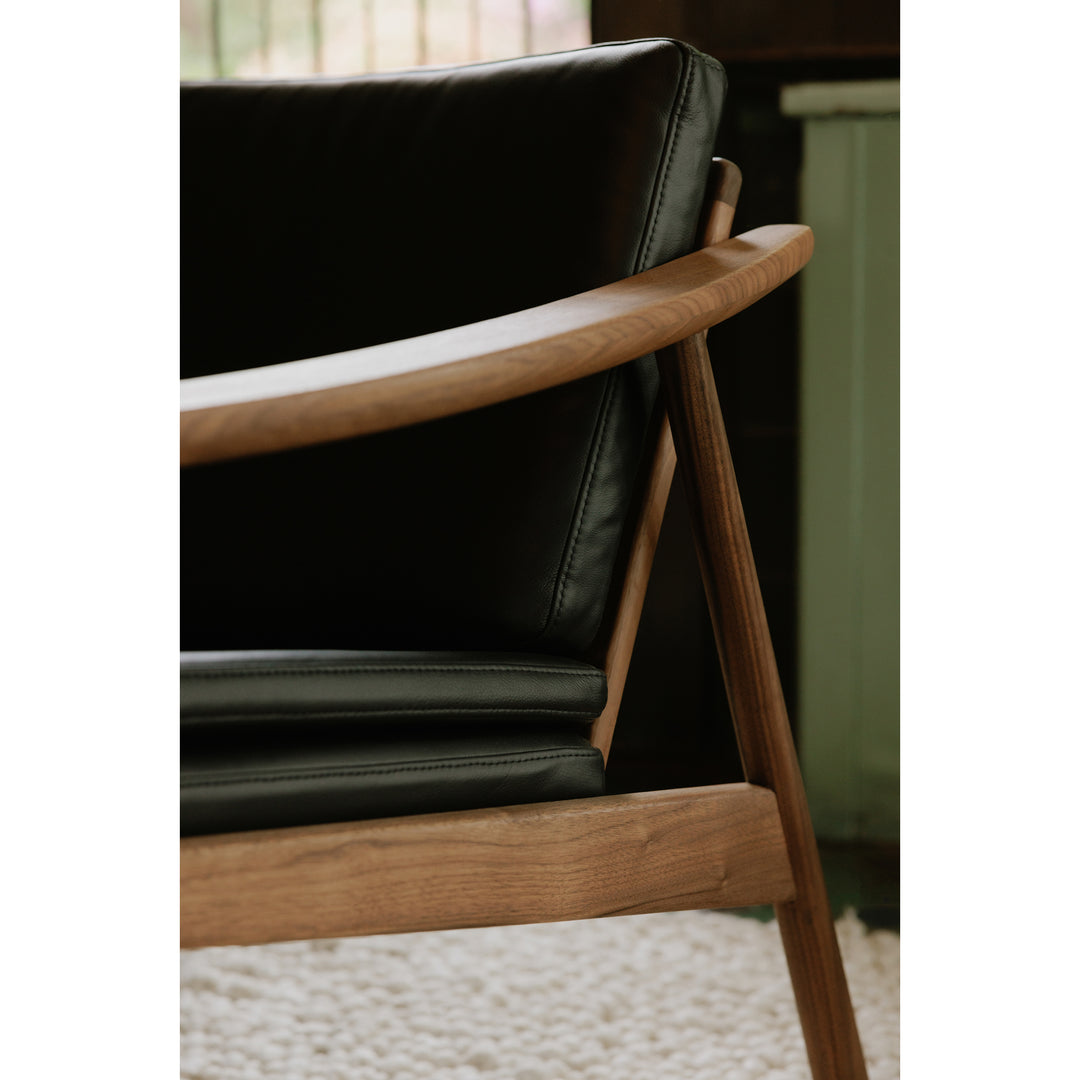 Retro-Charm Lounge Seat