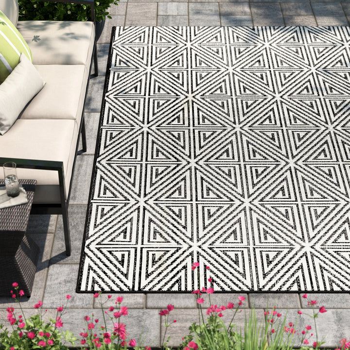 Cahuilla Geometric Black/White Indoor / Outdoor Area Rug Wade Logan® Rug Size: Rectangle 5' x 8'