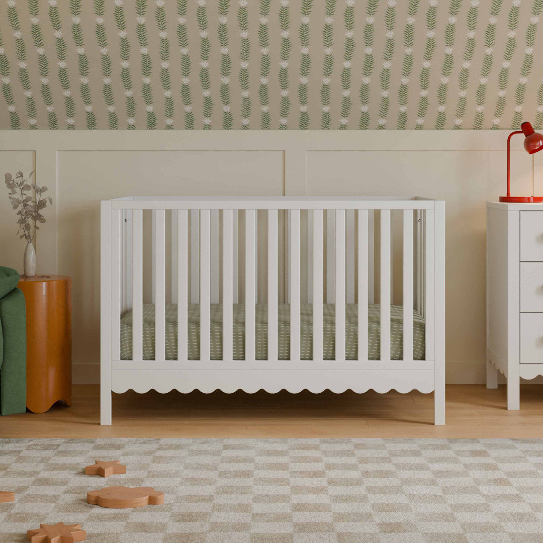 Sammy Scallop 4-in-1 Convertible Crib daVinci Color: White
