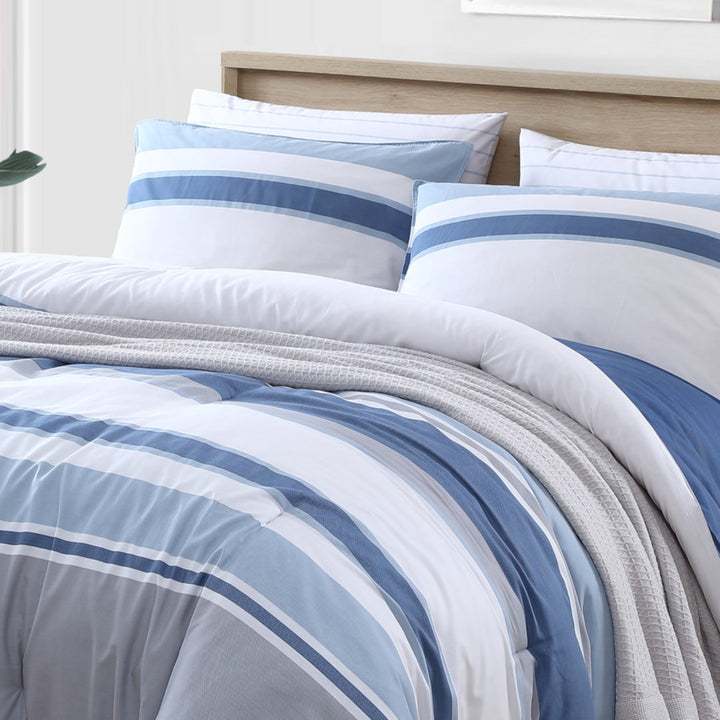 Nautica Trimmer Cotton Reversible Blue Comforter Set Nautica Size: Twin Comforter + 1 Standard Sham