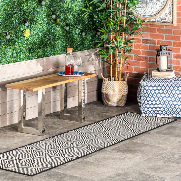 Cahuilla Geometric Black/White Indoor / Outdoor Area Rug Wade Logan® Rug Size: Runner 2' x 8'