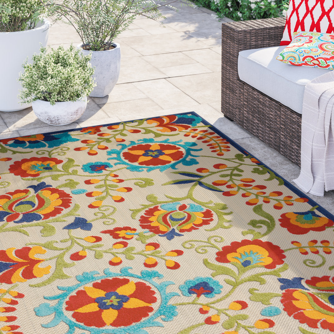 Bernia Floral Ivory/Red/Green Area Rug Wade Logan® Rug Size: Rectangle 6' x 9'