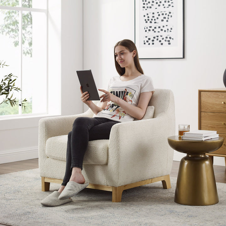 Jazmere 31.5" Armchair Mercer41 Leg Color: Natural Fabric: White Boucle