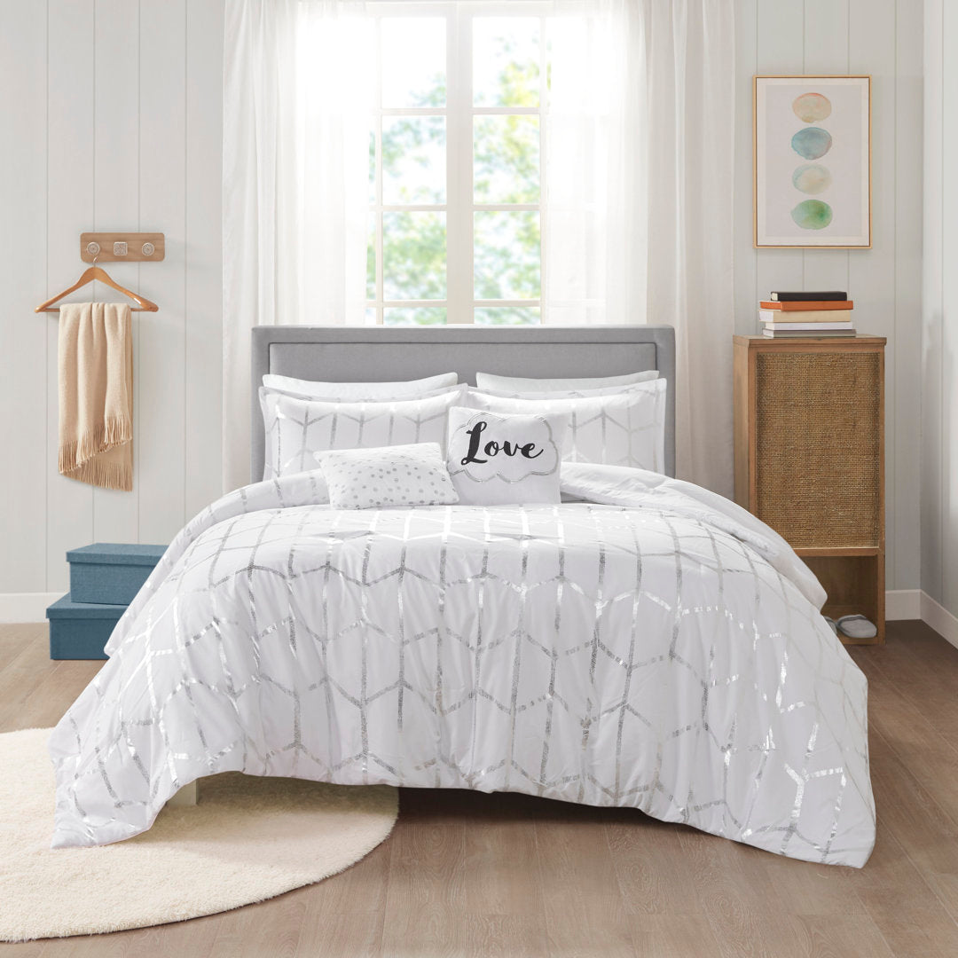 Raina Metallic Printed Comforter Set Intelligent Design Color: White/Silver Size: Full/Queen Comforter + 2 Shams + 2 Throw Pillow