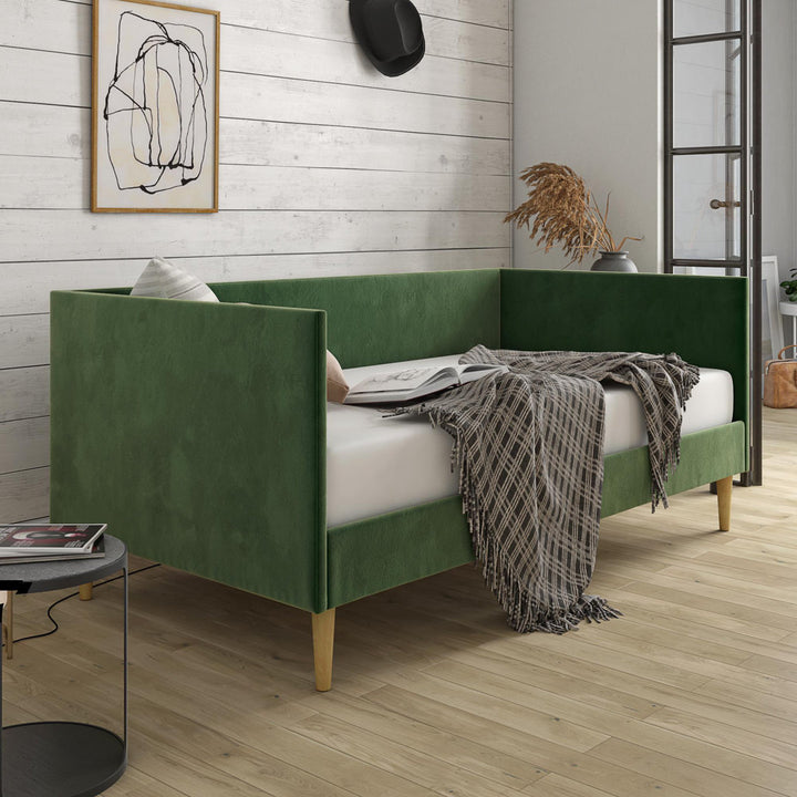 Chadlee Daybed Mercer41 Color: Green Velvet Size: Twin