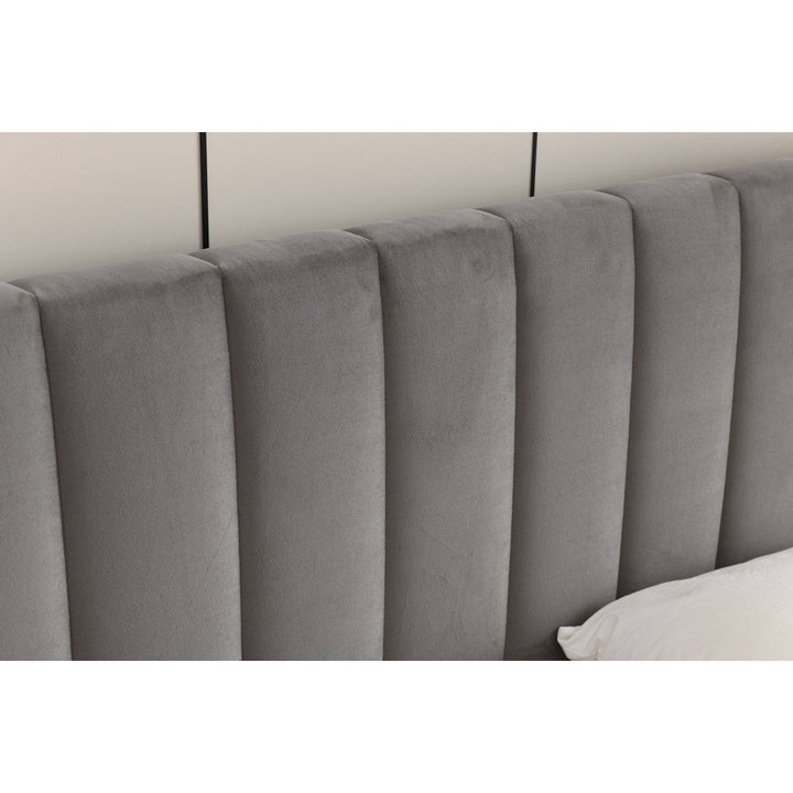 Daizia Lift Up Storage Platform Bed with Wingback Headboard Latitude Run® Color: Gray Size: King