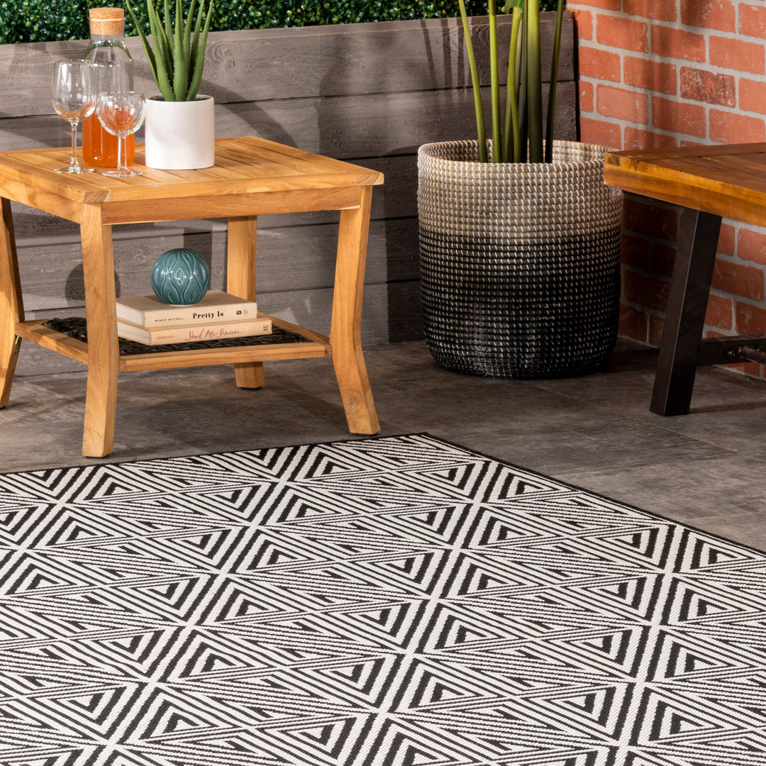 Cahuilla Geometric Black/White Indoor / Outdoor Area Rug Wade Logan® Rug Size: Rectangle 5' x 8'