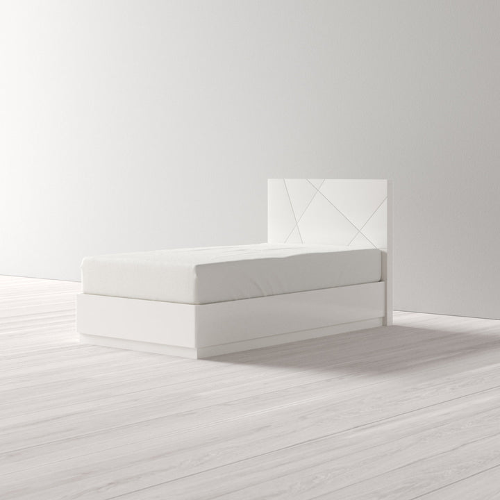 Mchenry Platform Bed Wade Logan® Color: White Glossy Lacquer Size: Full