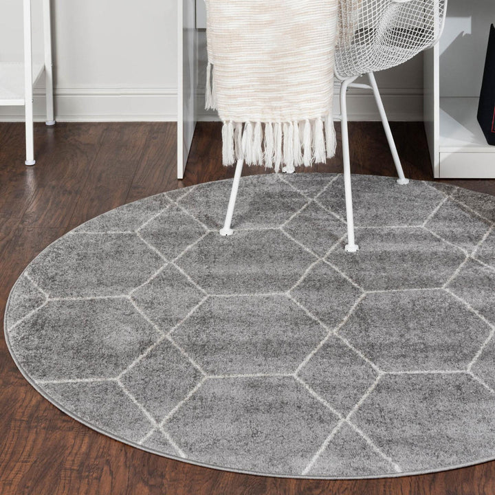 Debrodie Geometric Light Gray Area Rug George Oliver Rug Size: Round 8'