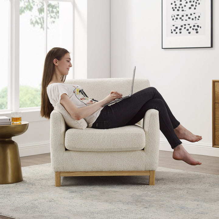 Jazmere 31.5" Armchair Mercer41 Leg Color: Natural Fabric: White Boucle
