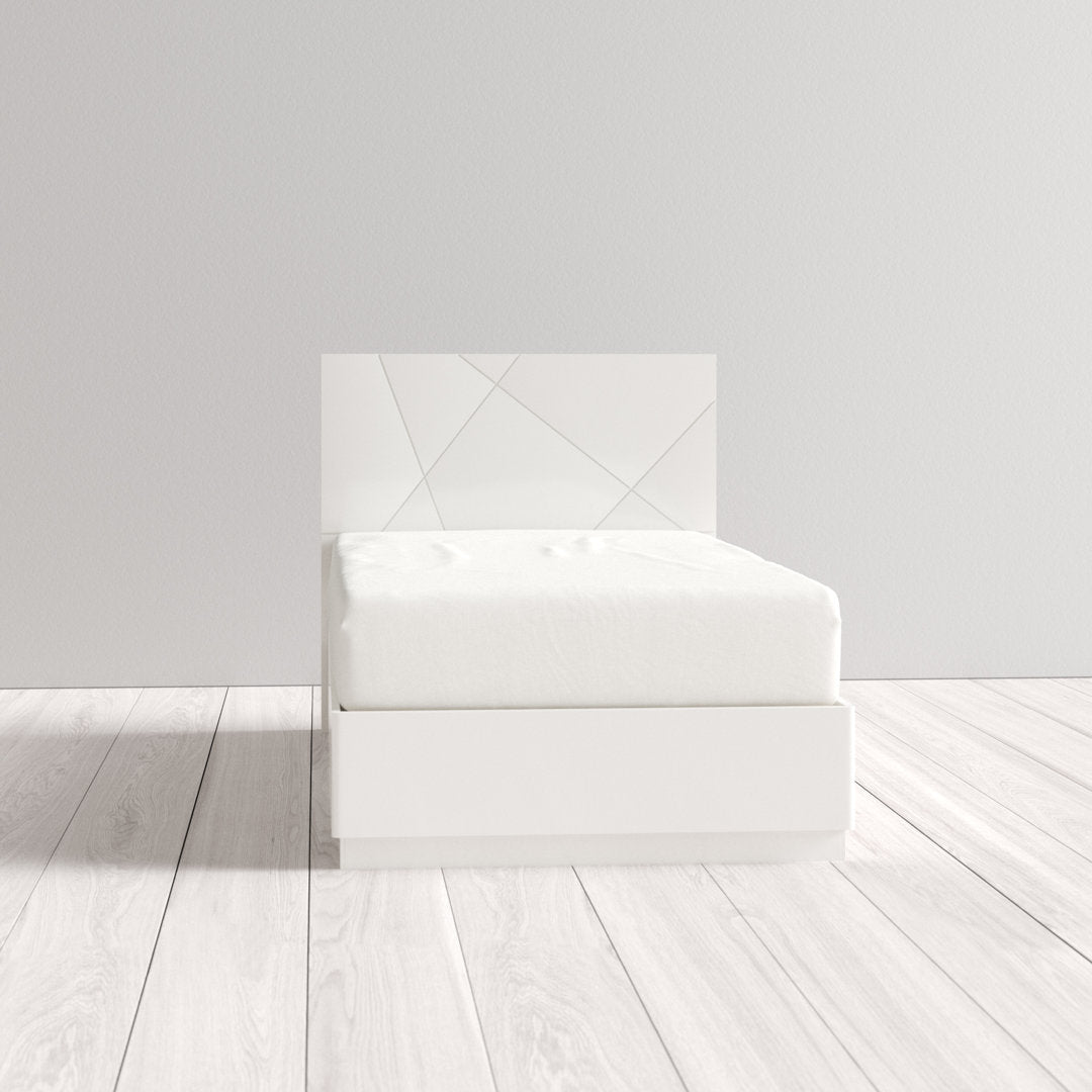 Mchenry Platform Bed Wade Logan® Color: White Glossy Lacquer Size: Full