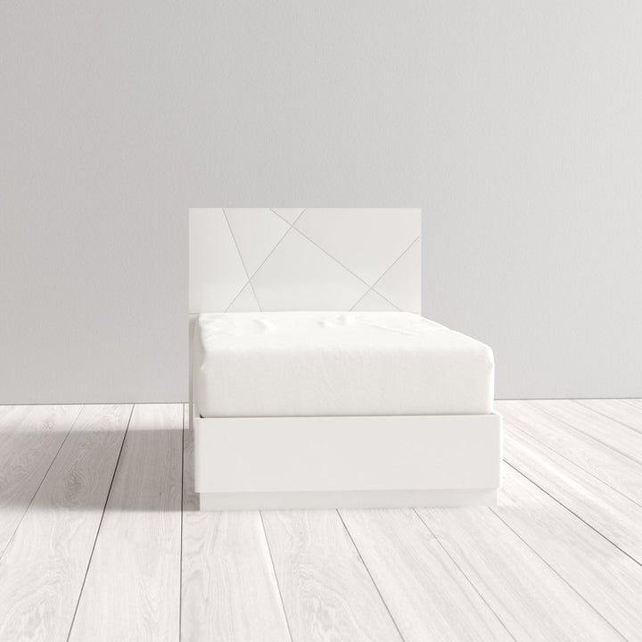 Mchenry Platform Bed Wade Logan® Color: White Glossy Lacquer Size: Full