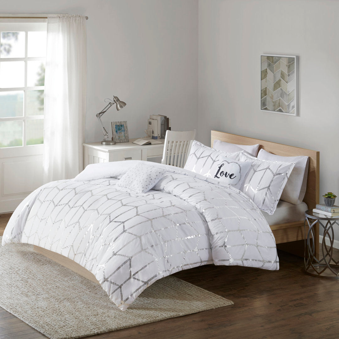 Raina Metallic Printed Comforter Set Intelligent Design Color: White/Silver Size: Full/Queen Comforter + 2 Shams + 2 Throw Pillow