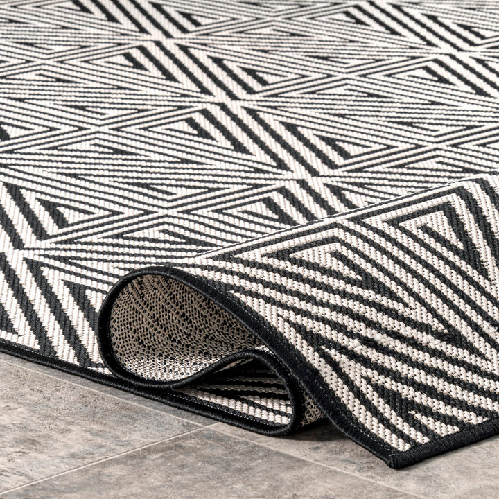 Cahuilla Geometric Black/White Indoor / Outdoor Area Rug Wade Logan® Rug Size: Rectangle 5' x 8'