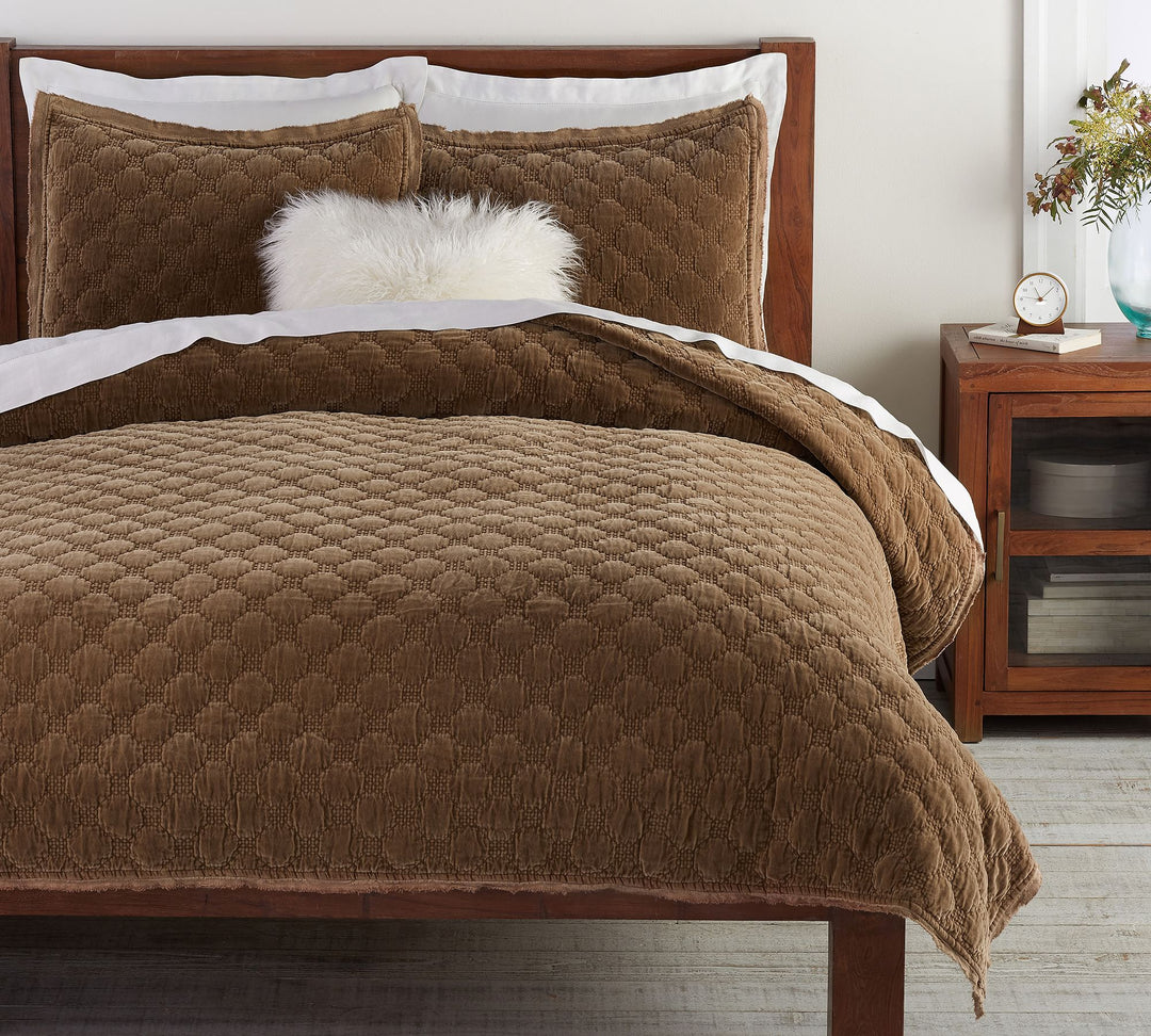 Velvet Lattice Handcrafted Quilt Queen