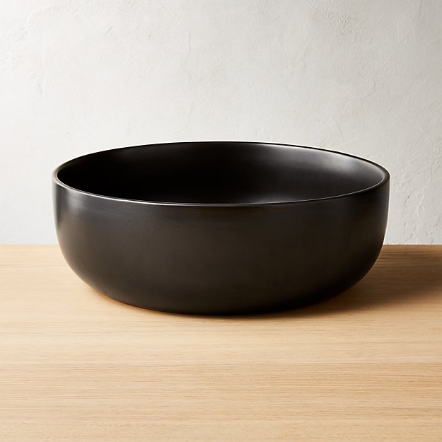 CRISP MATTE BLACK SERVING BOWL