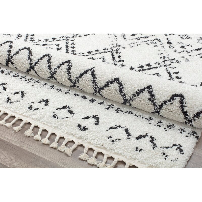 Reena White Black Area Rug-8'x10'