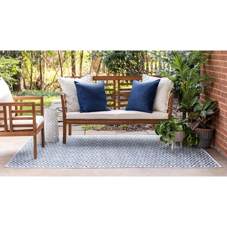 Geometric Outdoor Area Rug 7'10" x 10'