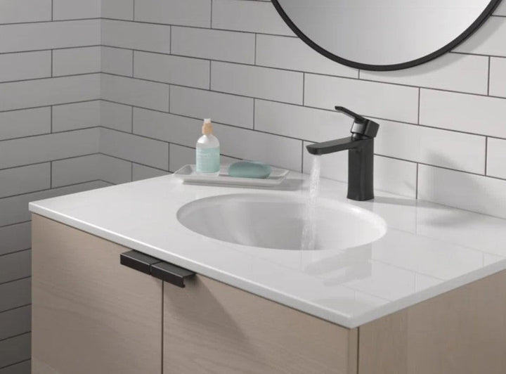 Modern Single Hole Bathroom Faucet with Drain Assembly