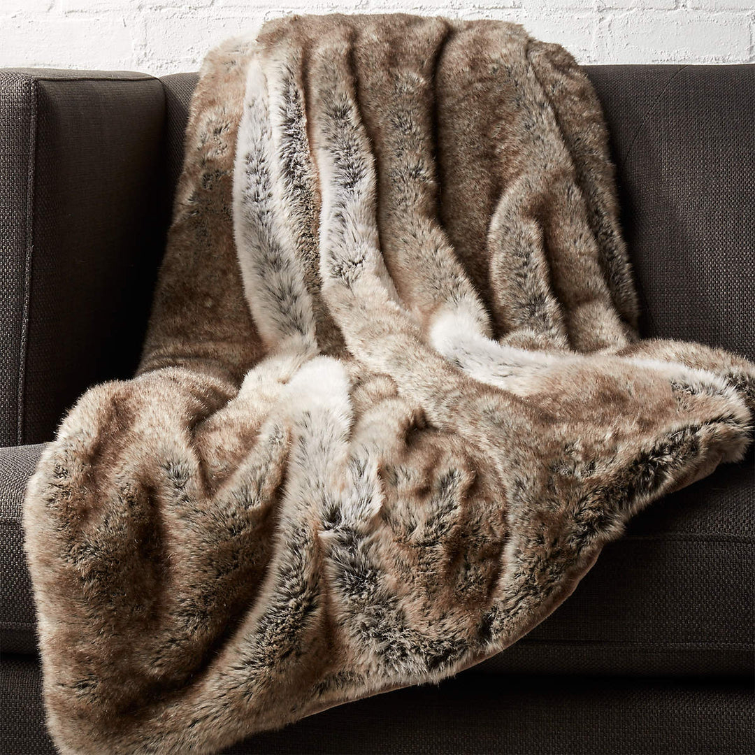 LIGHT GREY FAUX FUR THROW BLANKET