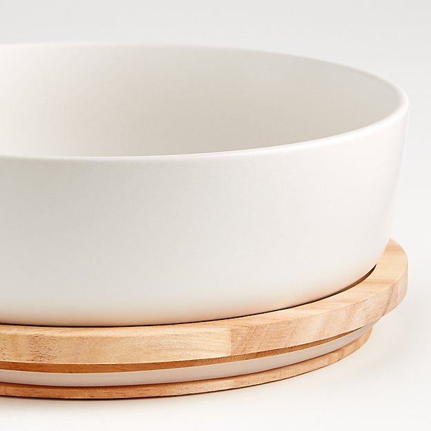 Oven to Table Round Serving Bowl with Lid