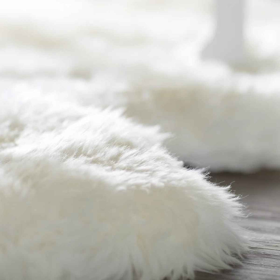 Mera Handmade Sheepskin White Area Rug-2'x6'